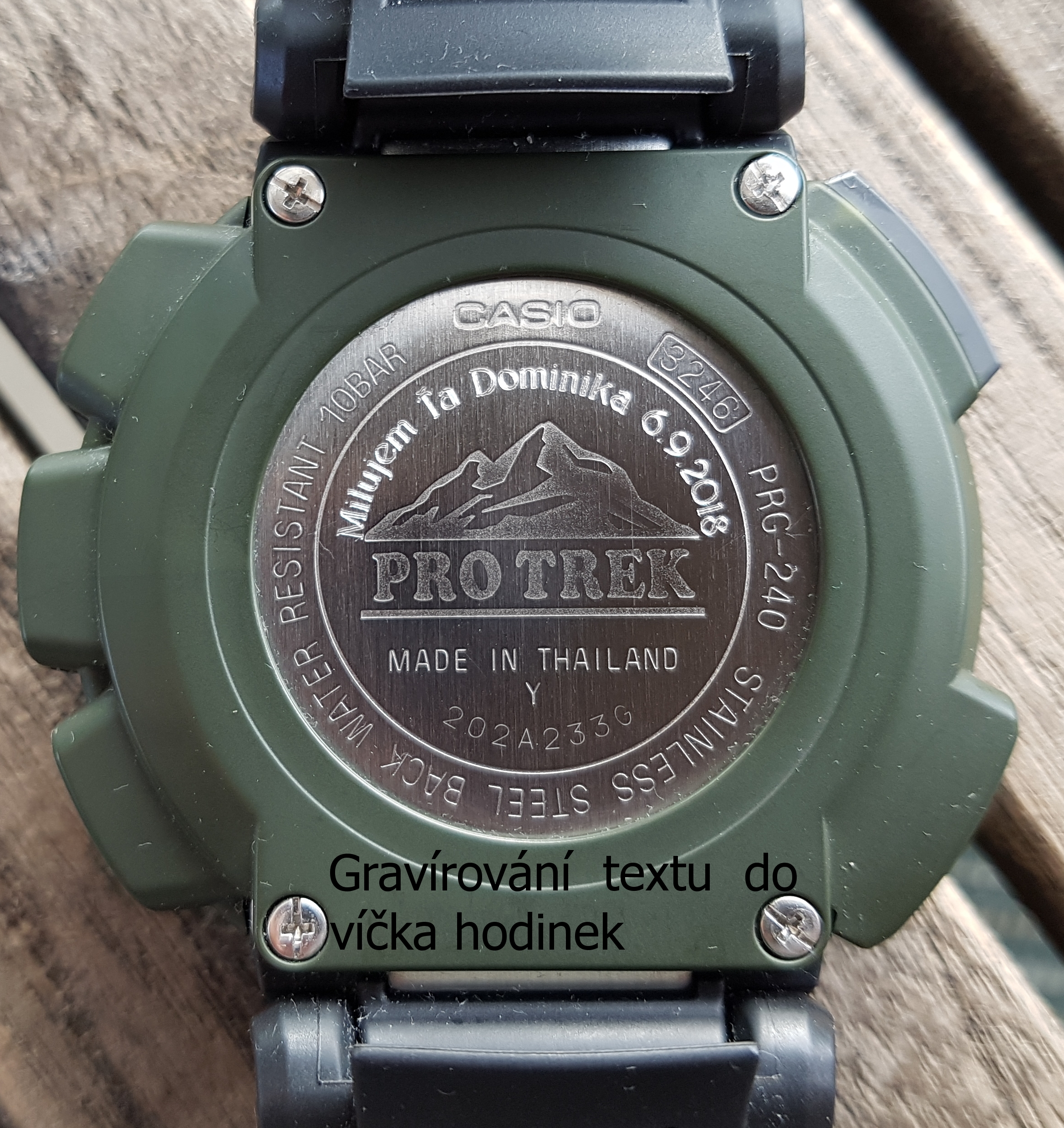 Gravírování Casio Protrek do víčka hodinek